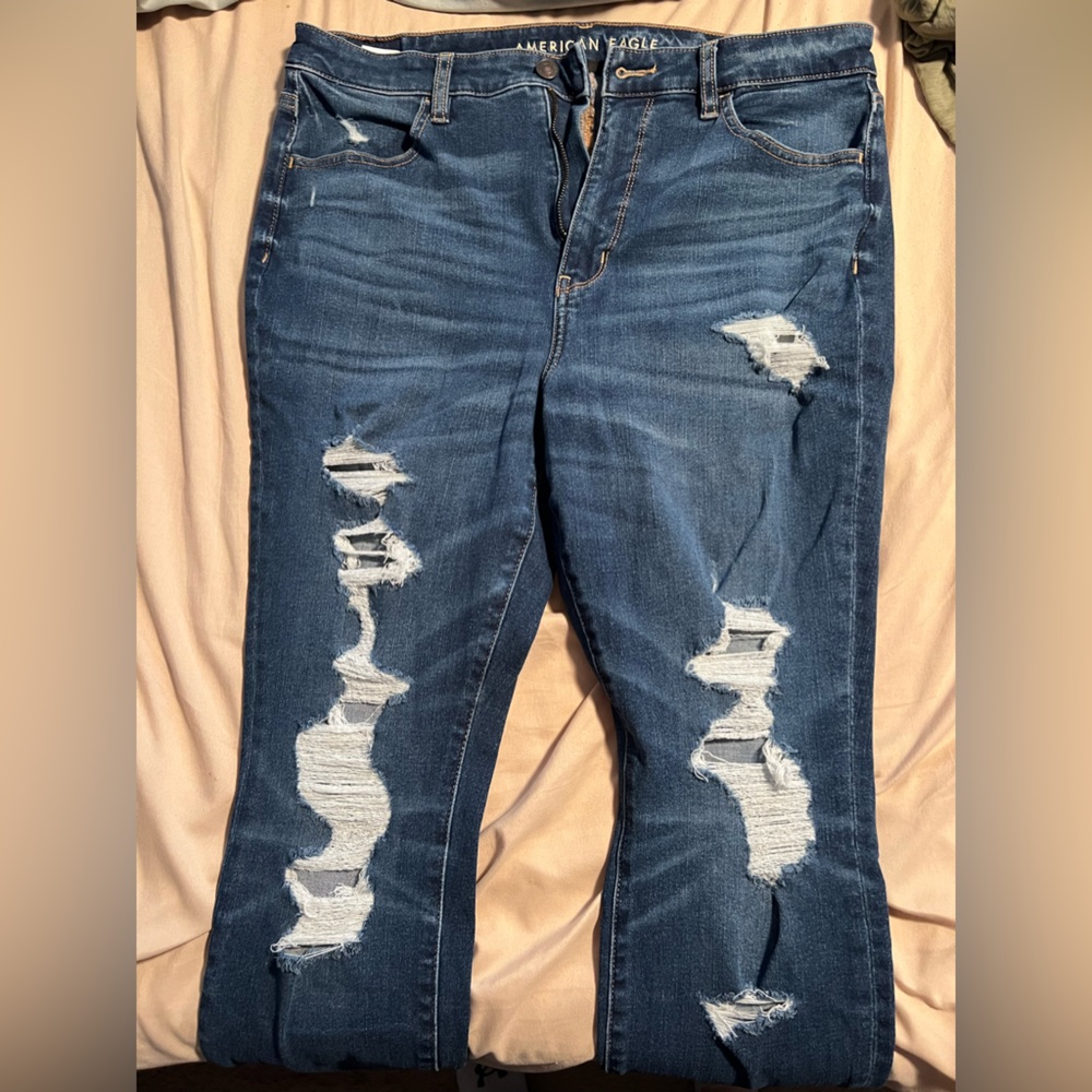 American Eagle Outfitters Women's Distressed Blue Jeans